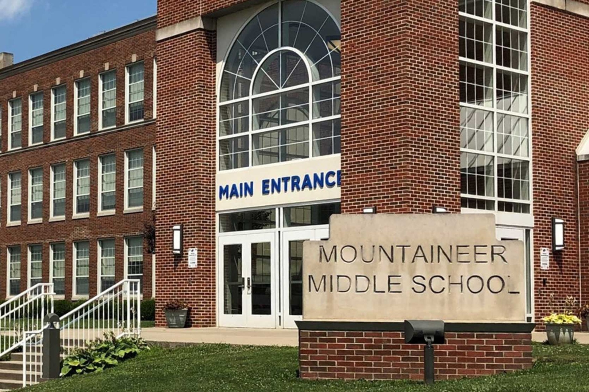 Main entrance of Mountaineer Middle School