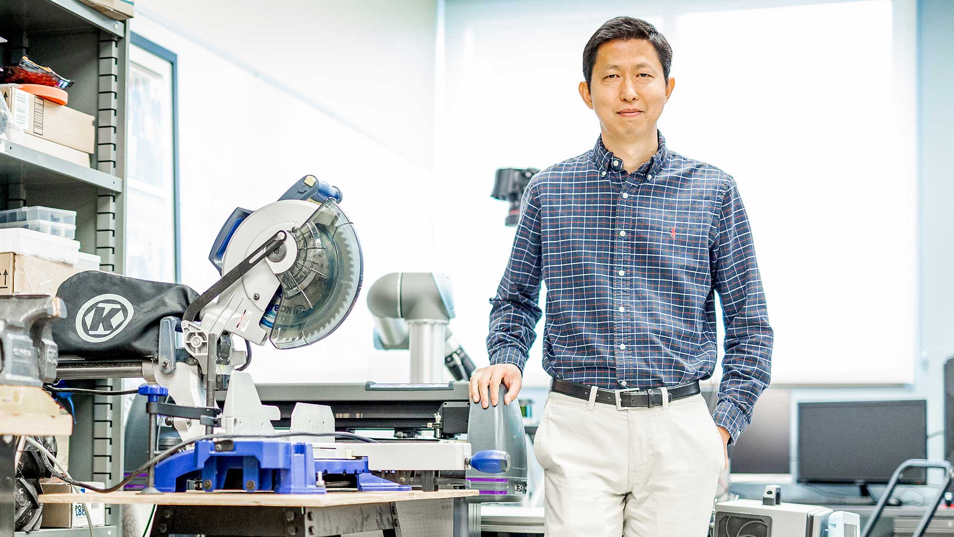 Yu Gu in robotics lab
